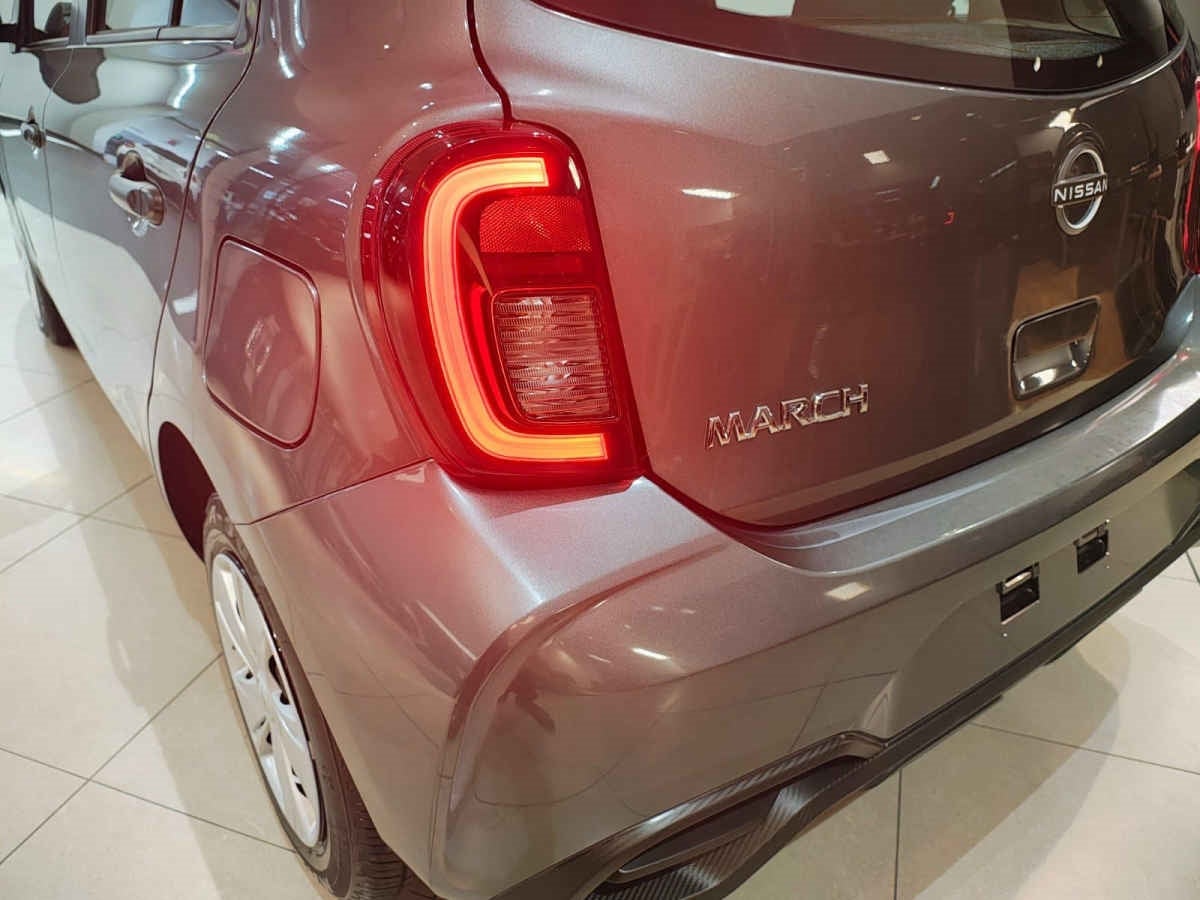 2024 Nissan March 5p Sense L4/1.6 Man