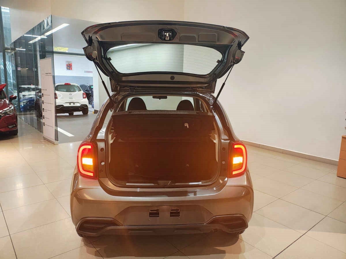 2024 Nissan March 5p Sense L4/1.6 Man