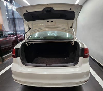 2016 Volkswagen JETTA 4 PTS TDI DSG BL PIEL QC F NIEBLA RA-16